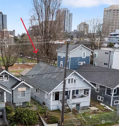 4738 7th Ave NE, Seattle, WA 98105