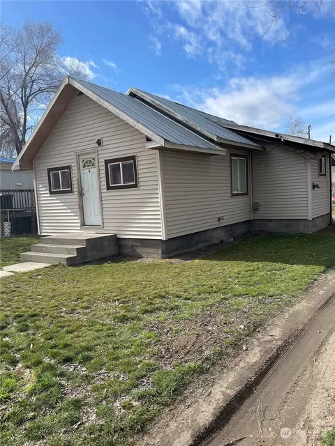 608 Index St, Omak, WA 98841
