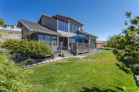 48 Knowles Heights Ln, Wenatchee, WA 98801