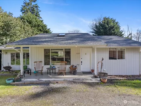 1529 Graham Dr, Camano Island, WA 98282