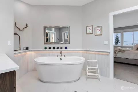 Bath - 4620 Seahurst Ave, Everett, WA 98203 photo 3 of 6