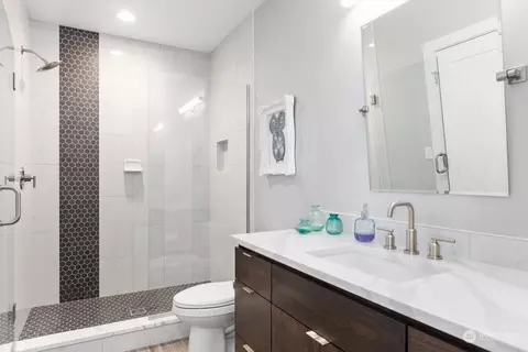 Bath - 4620 Seahurst Ave, Everett, WA 98203 photo 6 of 6