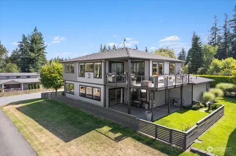 Exterior - 4620 Seahurst Ave, Everett, WA 98203 photo 4 of 5