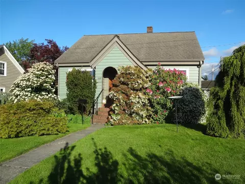 1009 S Laurel St, Port Angeles, WA 98362