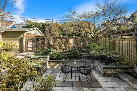 Exterior - 916 11th Ave E, Seattle, WA 98102 photo 5 of 10