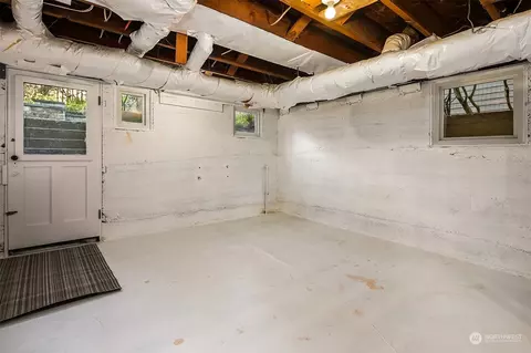 Exterior - 916 11th Ave E, Seattle, WA 98102 photo 6 of 10