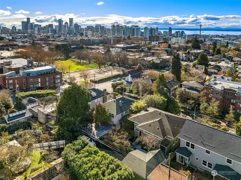 View/Area - 916 11th Ave E, Seattle, WA 98102 photo 1 of 1