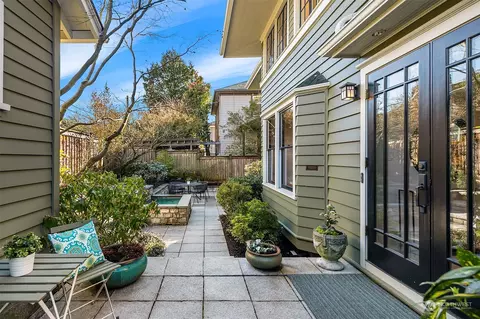 Exterior - 916 11th Ave E, Seattle, WA 98102 photo 2 of 10