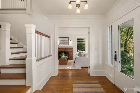 Entry Way - 916 11th Ave E, Seattle, WA 98102 photo 2 of 3