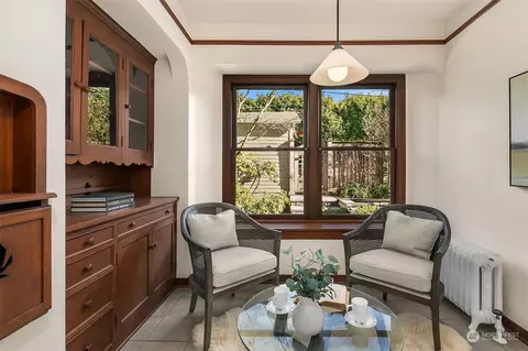 Living - 916 11th Ave E, Seattle, WA 98102 photo 6 of 7