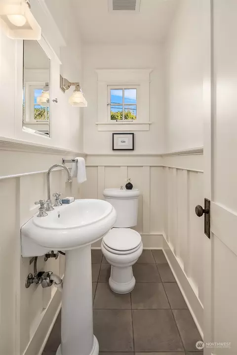 Bath - 916 11th Ave E, Seattle, WA 98102 photo 1 of 4