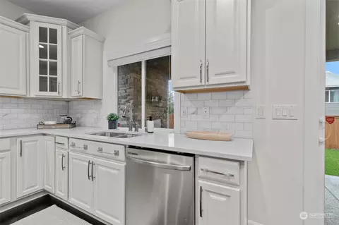 Kitchen - 4123 175th Pl SE, Bothell, WA 98012 photo 6 of 8