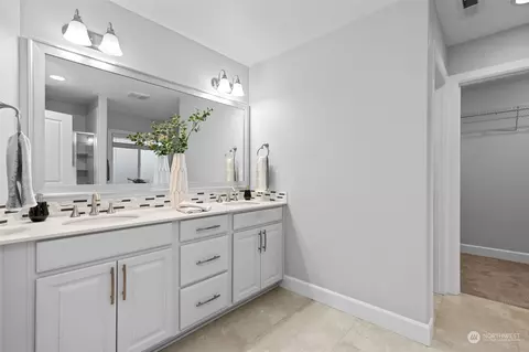 Bath - 4123 175th Pl SE, Bothell, WA 98012 photo 2 of 4