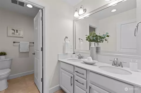 Bath - 4123 175th Pl SE, Bothell, WA 98012 photo 4 of 4