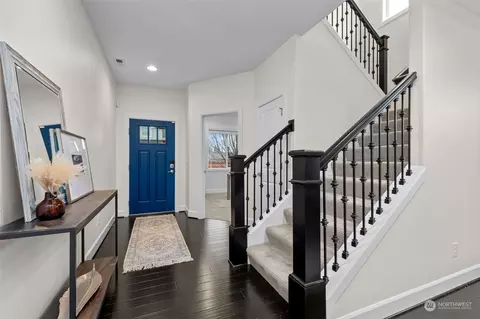 Entry Way - 4123 175th Pl SE, Bothell, WA 98012 photo 2 of 4