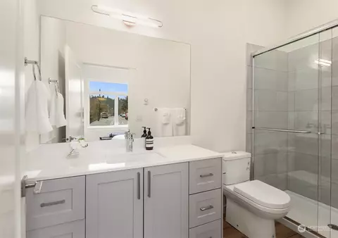 Bath - 10322 NE 185th St #D, Bothell, WA 98011 photo 1 of 5