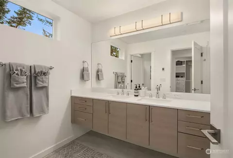 Bath - 10322 NE 185th St #D, Bothell, WA 98011 photo 3 of 5