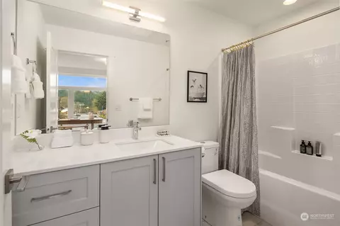 Bath - 10322 NE 185th St #D, Bothell, WA 98011 photo 5 of 5
