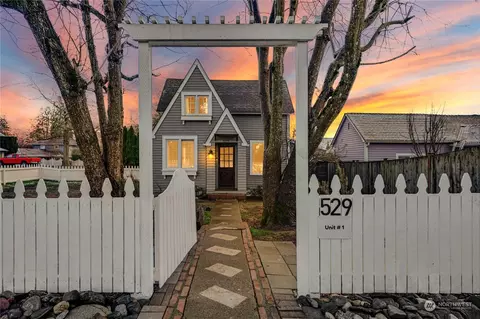 529 Avenue B #1, Snohomish, WA 98290