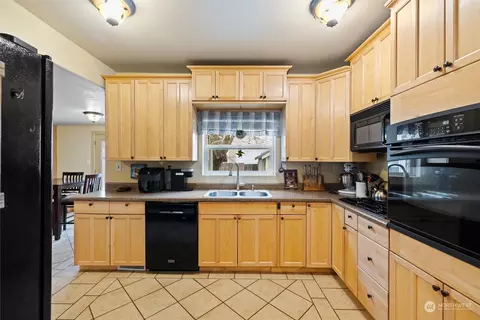 Kitchen - 26 E Chestnut St, Walla Walla, WA 99362 photo 1 of 2