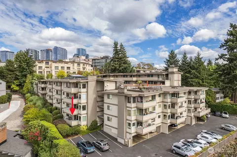 9951 Lake Washington Blvd NE #11, Bellevue, WA 98004