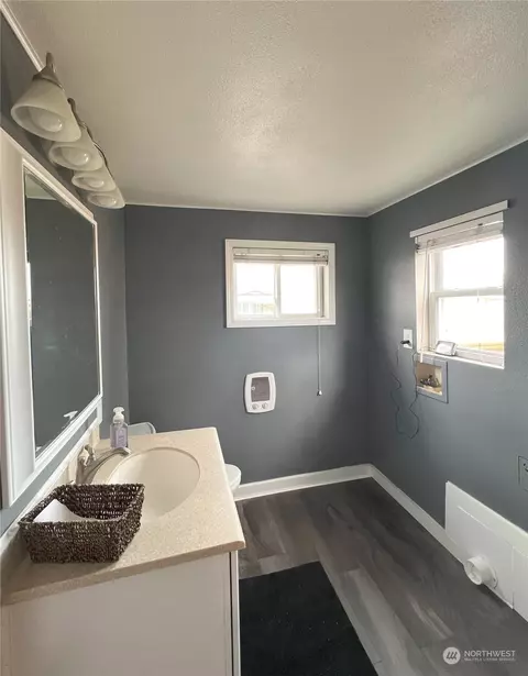 Bath - 137 E Fir St, Sequim, WA 98382 photo 3 of 6