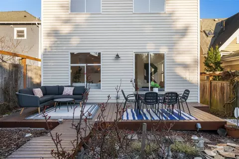 Exterior - 215 22nd Ave E, Seattle, WA 98112 photo 5 of 7
