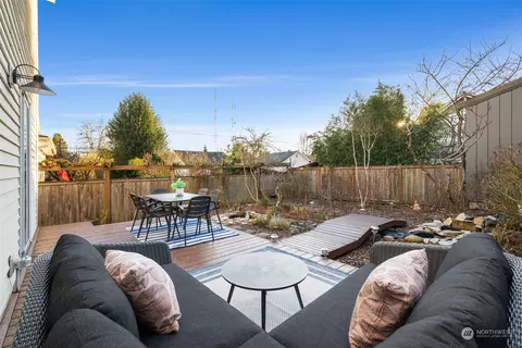 Exterior - 215 22nd Ave E, Seattle, WA 98112 photo 4 of 7