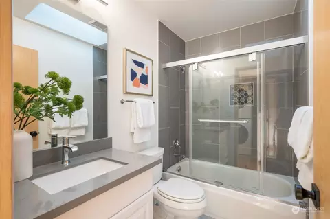 Bath - 215 22nd Ave E, Seattle, WA 98112 photo 5 of 5
