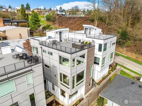 2307 W Raye St, Seattle, WA 98199