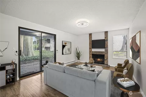 10004 NE 122nd St #T-B, Kirkland, WA 98034