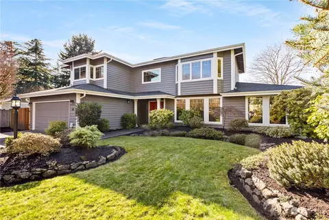 68 Silver Beach Dr, Steilacoom, WA 98388