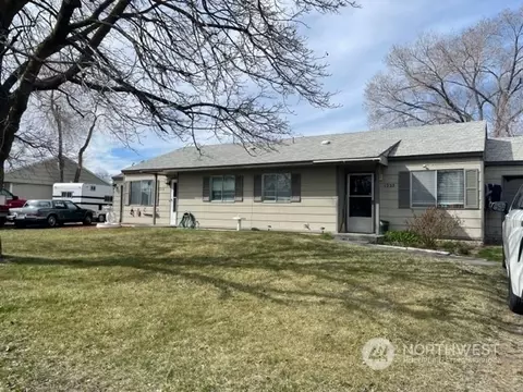 1233 1235 Pershing Dr, Moses Lake, WA 98837