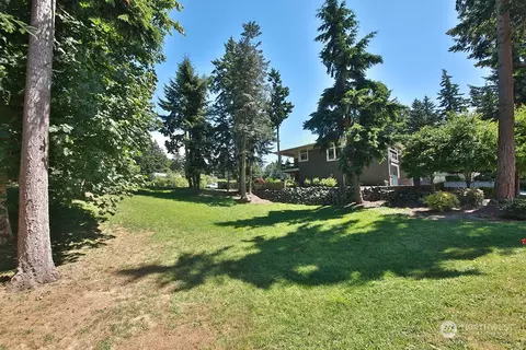 6329 Sahalee Ct, Clinton, WA 98236