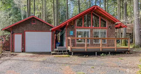 570 N Duckabush Dr W, Hoodsport, WA 98548