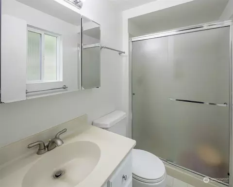 Bath - 8932 Lowell Larimer Rd, Everett, WA 98208 photo 2 of 3