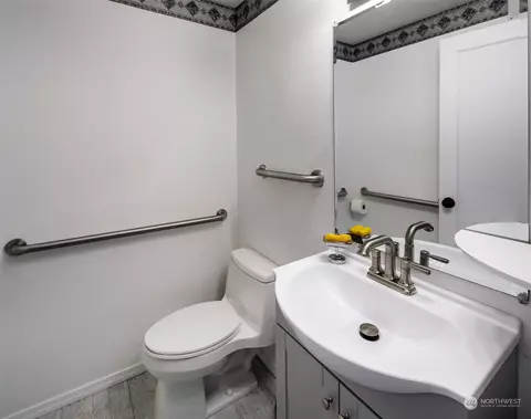 Bath - 8932 Lowell Larimer Rd, Everett, WA 98208 photo 3 of 3