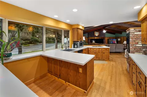 Kitchen - 313 47th St SE, Everett, WA 98203 photo 2 of 6