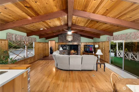 Living - 313 47th St SE, Everett, WA 98203 photo 1 of 4