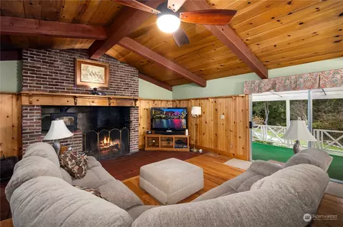 Living - 313 47th St SE, Everett, WA 98203 photo 4 of 4