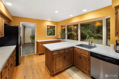 Kitchen - 313 47th St SE, Everett, WA 98203 photo 1 of 6
