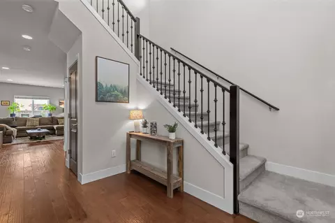 Entry Way - 16822 1st Ave W, Bothell, WA 98012 photo 2 of 4
