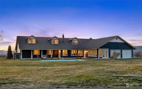 1103 Takhoma Farm Ln, Ellensburg, WA 98926