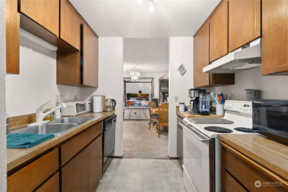 Kitchen - 6106 Parkside Dr, Anacortes, WA 98221 photo 3 of 5