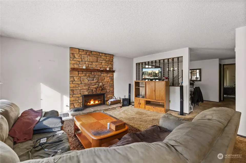 Living - 6106 Parkside Dr, Anacortes, WA 98221 photo 5 of 5