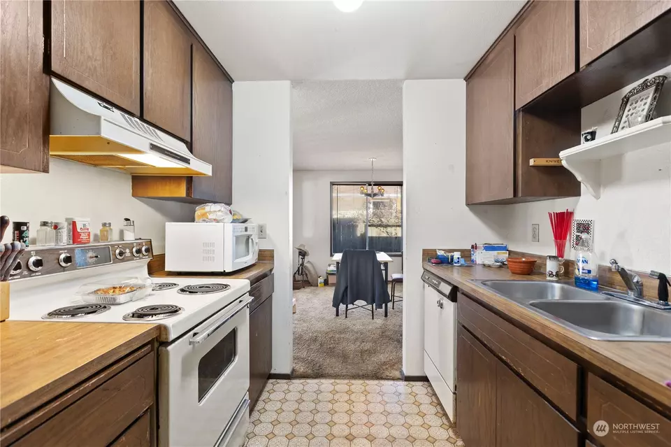 Kitchen - 6106 Parkside Dr, Anacortes, WA 98221 photo 5 of 5