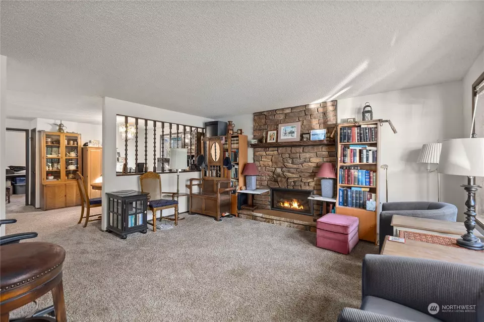 Living - 6106 Parkside Dr, Anacortes, WA 98221 photo 2 of 5