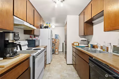 Kitchen - 6106 Parkside Dr, Anacortes, WA 98221 photo 1 of 5
