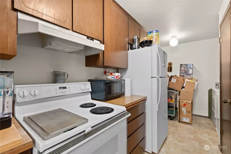 Kitchen - 6106 Parkside Dr, Anacortes, WA 98221 photo 2 of 5