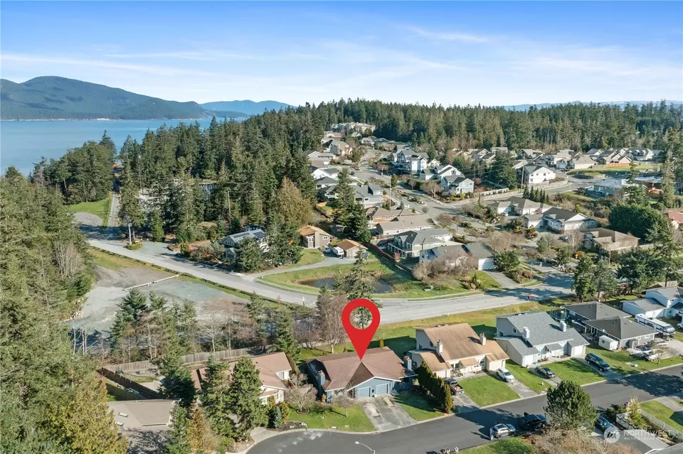 View/Area - 6106 Parkside Dr, Anacortes, WA 98221 photo 2 of 11